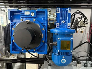 Двигатель и редуктор